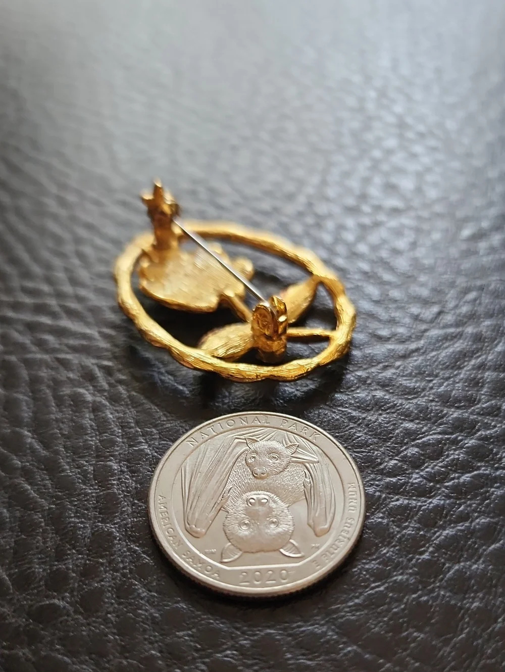VTG Gold-Tone Cream Flower Oval Brooch with Black Leaves
